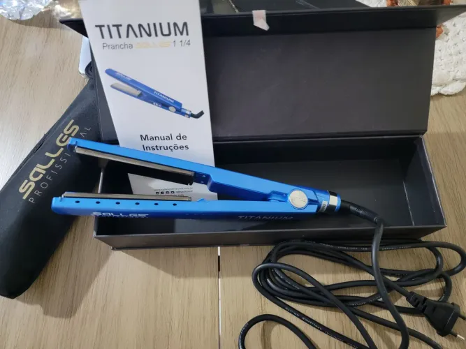 Prancha de cabelo Salles Profissional TITANIUM bivolt