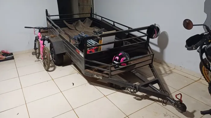 Carretinha 2025 Grande! Doc ok, pneus novos, tampa removível, rampa pra moto. 2,5 x 1,4 m