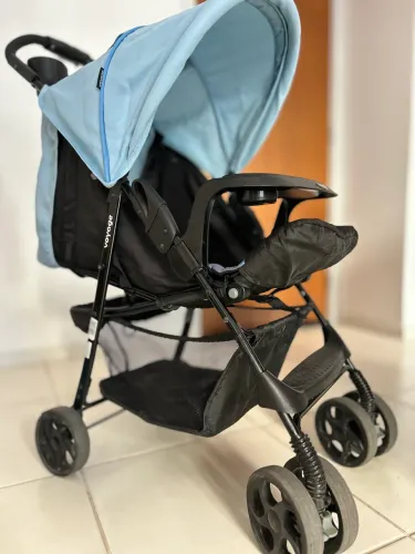 Carrinho de bebê VOYAGE SPOT semi-novo