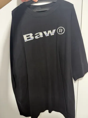 Blusa baw preta oversized com escrita xadrez azul e cinza tamanho 3G