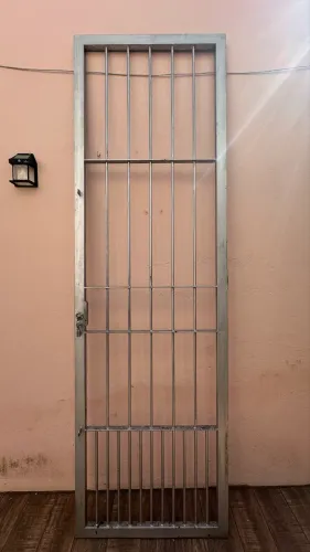 Porta de ferro