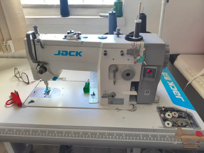 Máquina ZigZag Jack, 1 ano de uso e NF