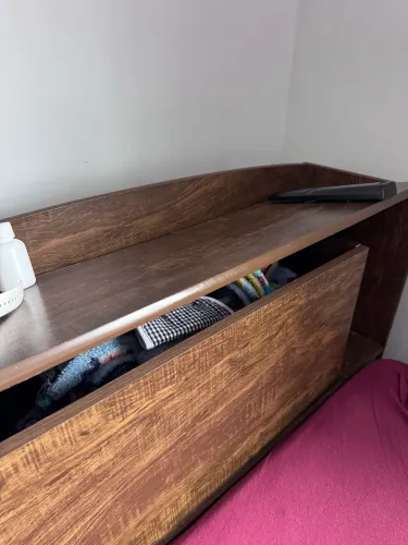 Cama dupla de solteiro com cabeceira box. 2 colchões.