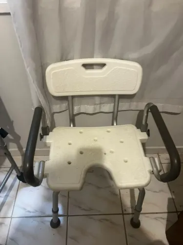 Andador/Cadeiras de banho.