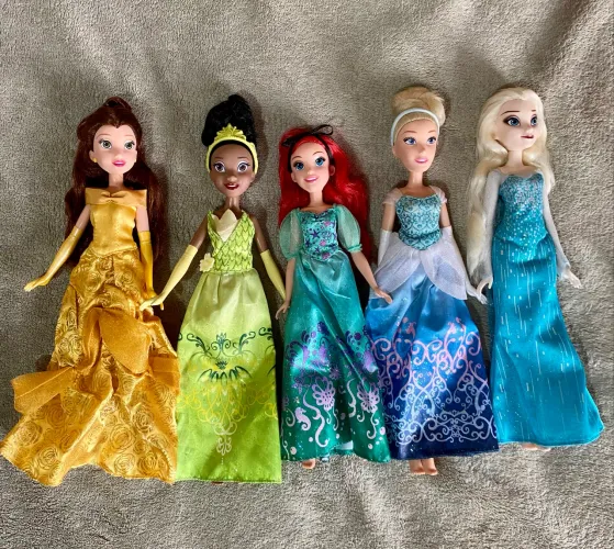 Bonecas princesas Disney hasbro . Cinderela,Bela, tiana, Ariel , Elsa