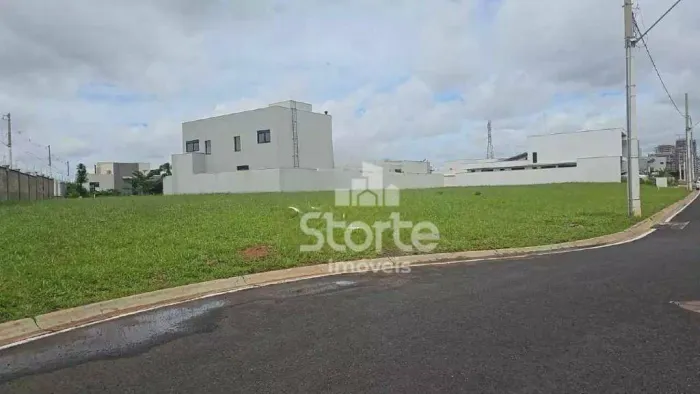 Terreno à venda, 481,11m² por R$ 891.903 - Condomínio Golden Village - Jardim Sul - Uberlâ