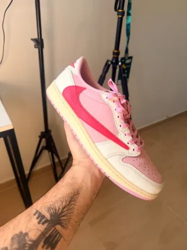 Tênis Jordan 1 Low Travis Scott