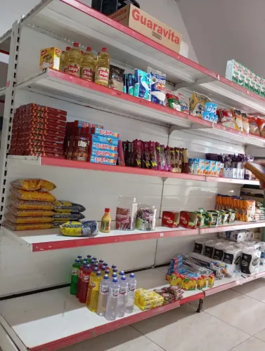 Vendo prateleira de mercado (vermelho) preço pra sair logo 