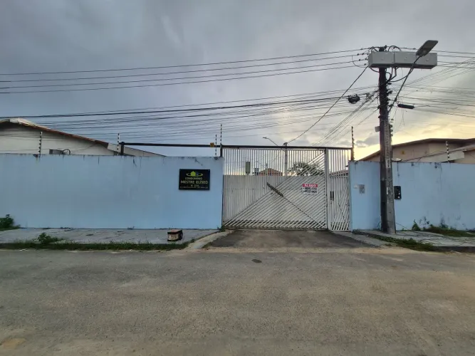 ALUGO CASA COND PARQUE 10 Mestre Elísio