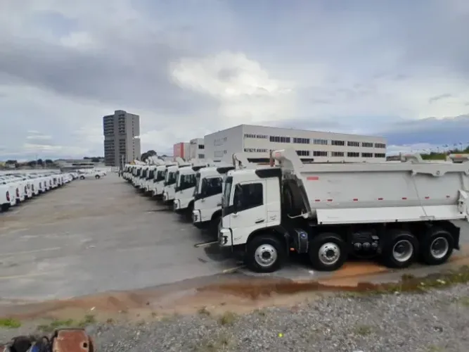 BASCULANTE VOLVO FMX 500 8X4 58T 540CV