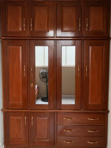 Guarda roupa de madeira