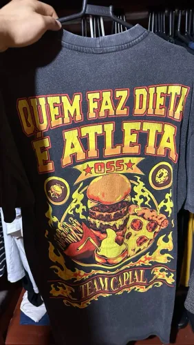 Oversized estonada Mith Quem faz dieta é atleta
