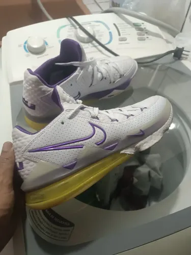 Vendo 2 tênis Nike original .