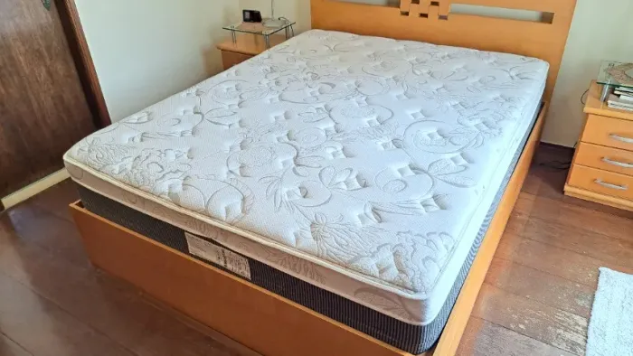 Colchão Queen Size King Star New Maximus em perfeito estado
