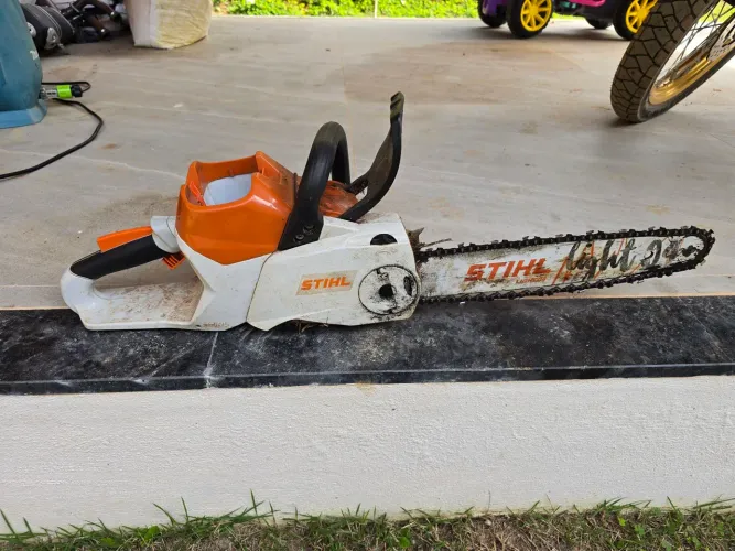 VENDO MOTOSSERRA STIHL MSA 220(bateria)