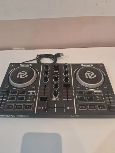 DDJ Numark Party Mix (DJ)