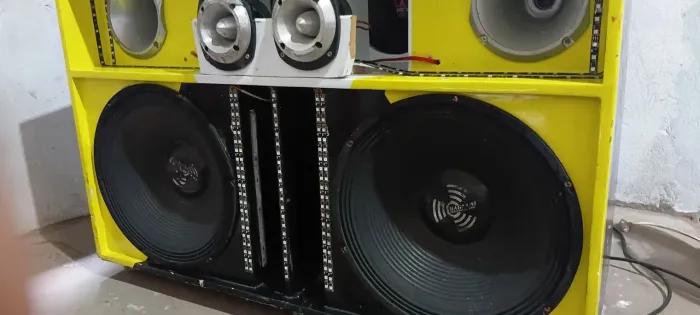Vendo dois Alto falante de 15 polegadas da magnus de 500 rms