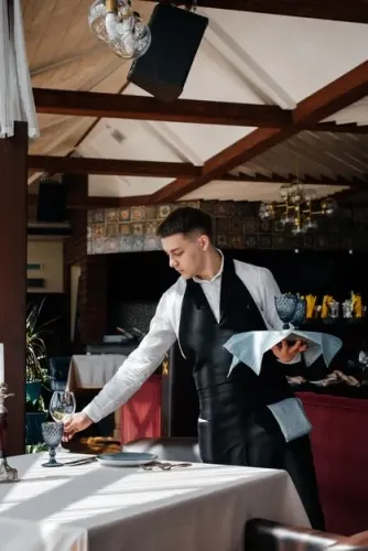 Atendente/garçom restaurante (vaga aberta)