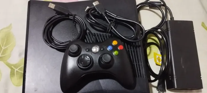 Vendo Xbox 360 Desbloqueado e feito manutenção e limpeza recentemente.