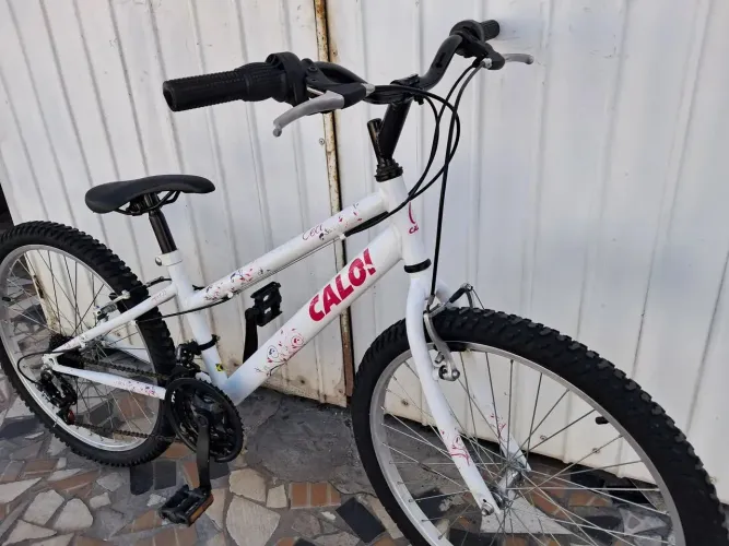 Bicicleta Caloi Ceci aro 24 semi nova faço entrega grátis