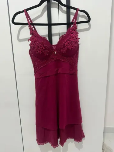 Camisola cor vinho da marca Diamantes