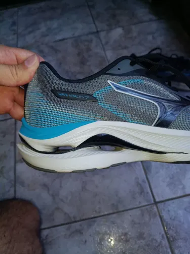 Vendo Mizuno. Usado apenas 5 vezes placa de amortecimento e modelo top.250,00 Reais.