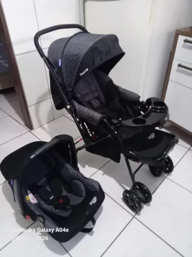 Carrinho de bebê Cosco e bb conforto semi Novos 