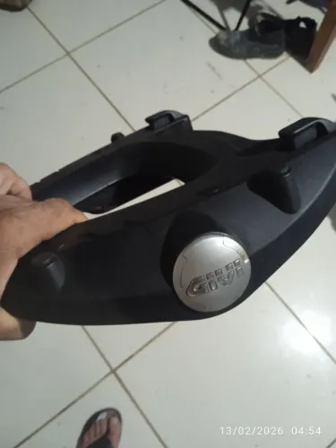 Caixa Givi com suporte