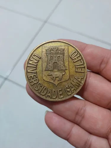Medalha comemorativa da extinta Universidade Gama Filho
