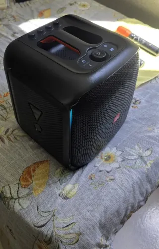 CAIXA DE SOM JBL COM DOIS MICROFONES
