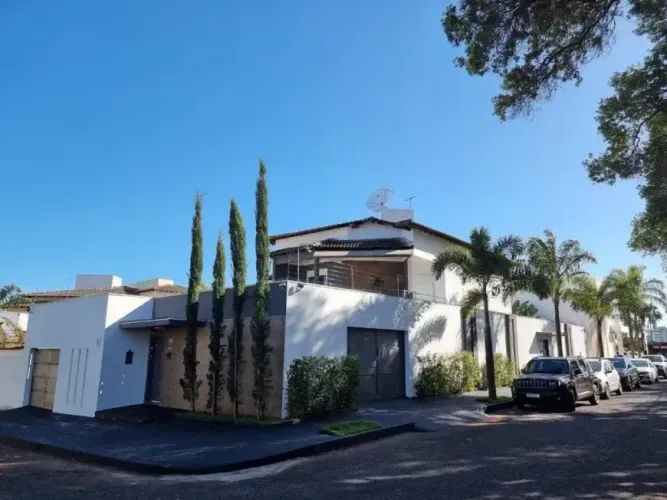 Imóvel para venda possui 236 metros quadrados com 4 quartos em América - Joinville - SC