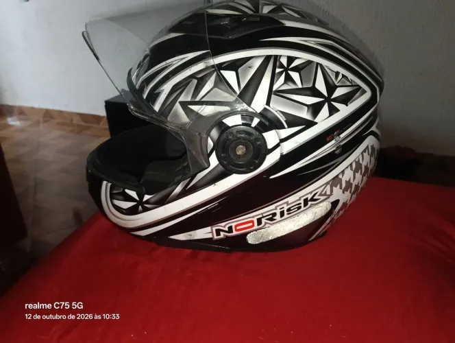 VENDO CAPACETE ROBOCOP 120,00