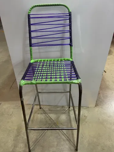 VENDO UMA CADEIRA DE NYLON + UM BANCO DE MADEIRA 