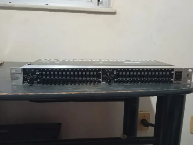 Equalizador Behringer FBQ 1502