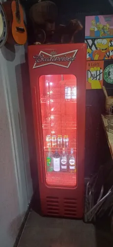 Freezer cervejeiro slim Budweiser 