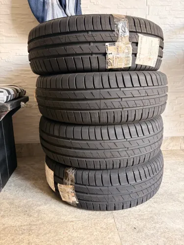 JOGO DE PNEUS NOVOS GOODYEAR 185/60/15 - EFICIENT GRIP
