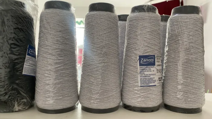 Linha, elástico grosso e fino e lastex
