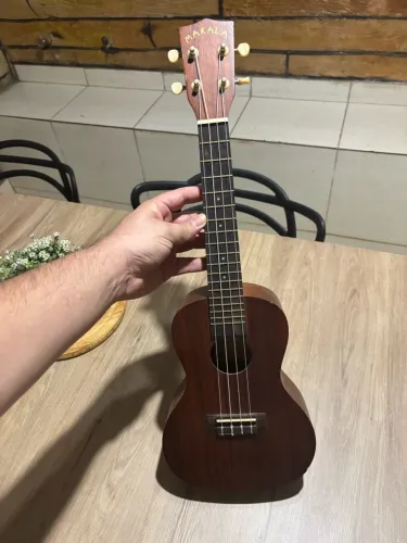 Ukulele Makala Concert