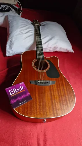 Violão strinberg sd200c, cordas Elixir 0.12