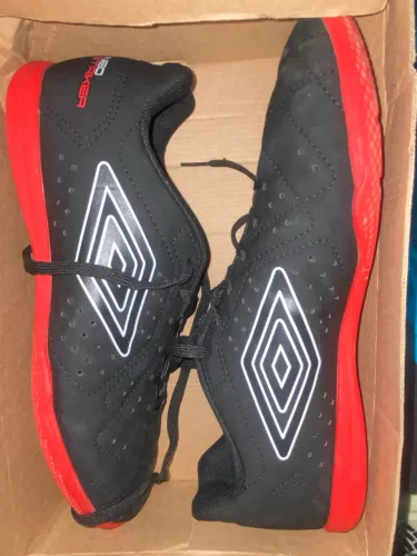 Chuteira Umbro neo striker Futsal