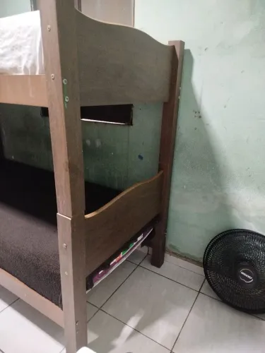 Vende-se esta cama beliche, semi_nova, bem conservada. * colchões não incluso.