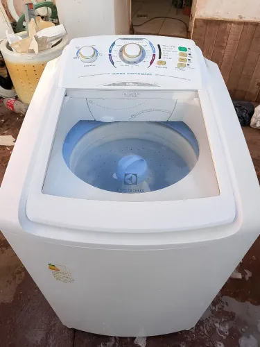 Máquina de lavar roupa Electrolux 10kg seminova