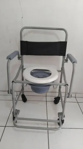 Cadeira de roda de banho