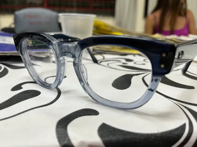 Óculos Ray-Ban original. Acompanha estojo e flanela originais.