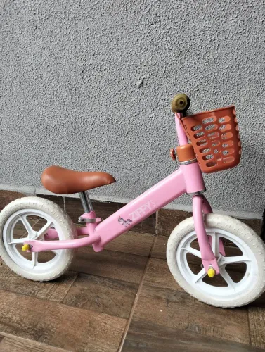 Bicicleta de equilíbrio infantil (menina)