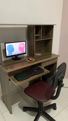 Kit Completo de Computador com Escrivaninha e Cadeira - R$ 1.150