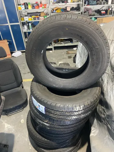Pneus 225/75/16c novos