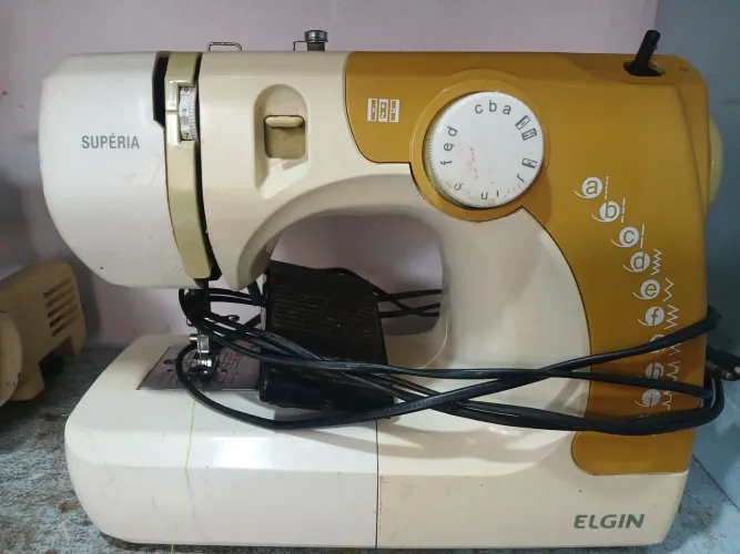 Máquina de costura elgin supéria