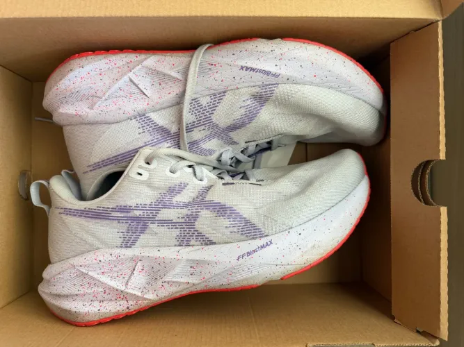 Asics novablast 5 edição tokyo