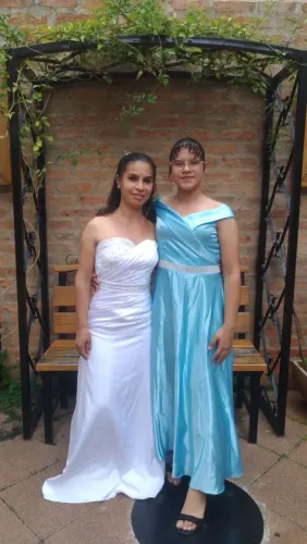 Vende se vestido de noiva 